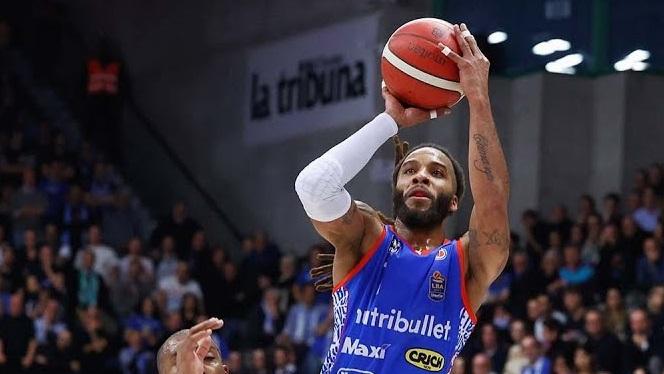 Adrian Gerard Banks, guardia di 1,91 classe 1986