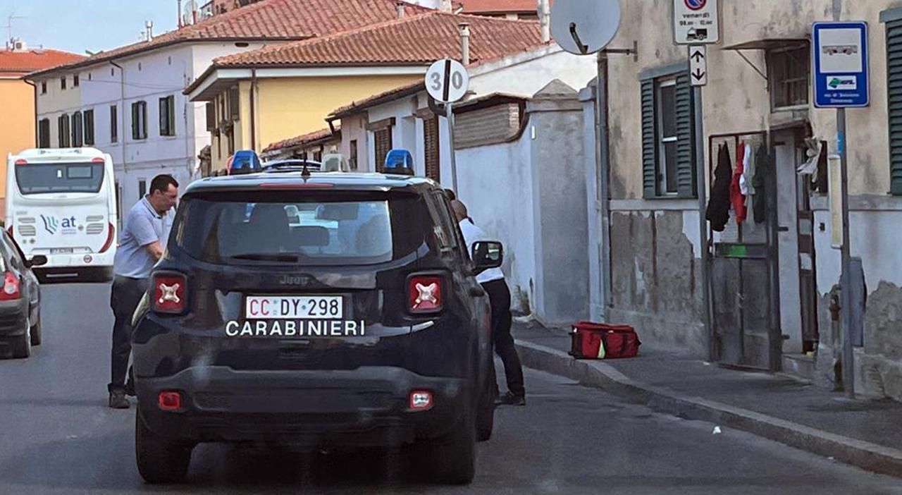 
	I carabinieri in via di Salviano dopo la tragedia (foto Franco Silvi)

