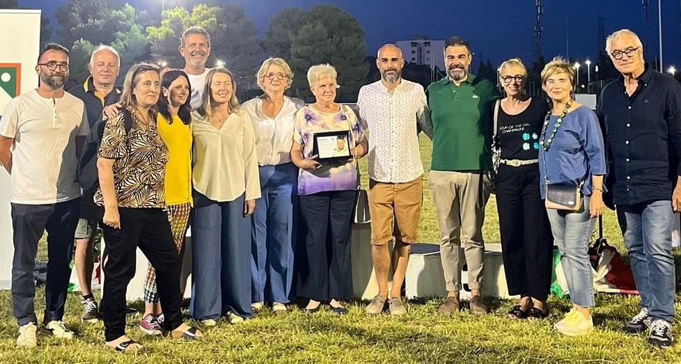 La consegna del premio Mauro Niccolini all’Atletica Costa Etrusca