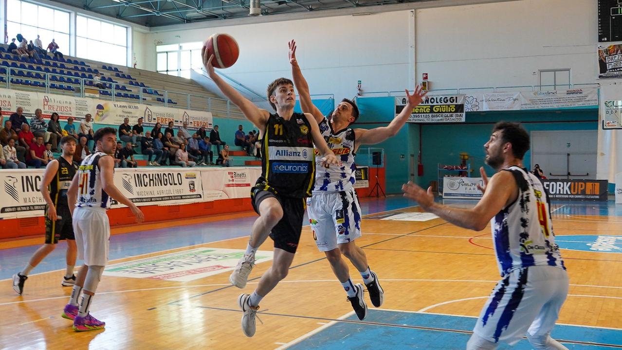 Gianluca Frattoni in azione con la maglia del San Severo (foto Antonio Giammetta)