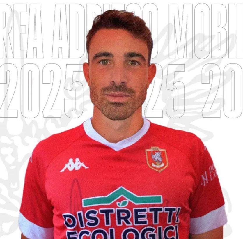 
	Andrea Addiego Mobilio nella sua prima foto in maglia biancorossa

