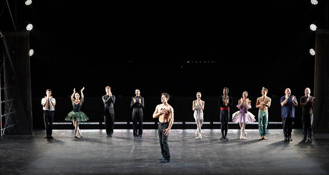 Cabras, la danza di Roberto Bolle incanta la platea di Tharros sulle note di Gavino Murgia