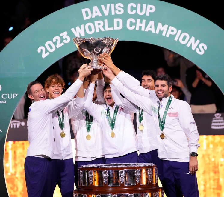 Un sogno per Serramazzoni: la mitica Coppa Davis vinta da Sinner arriva al centro tennis 