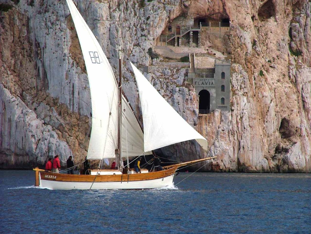 La7, la Sardegna su Bell’Italia: Fabio Troiano in viaggio da Porto Flavia al lago del Coghinas, Porto Rotondo e la penisola del Sinis