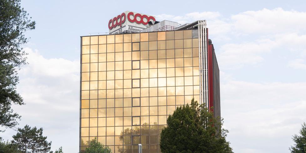 Coop via dallo storico palazzone di viale Virgilio a Modena, ma i sindacati sono molto critici