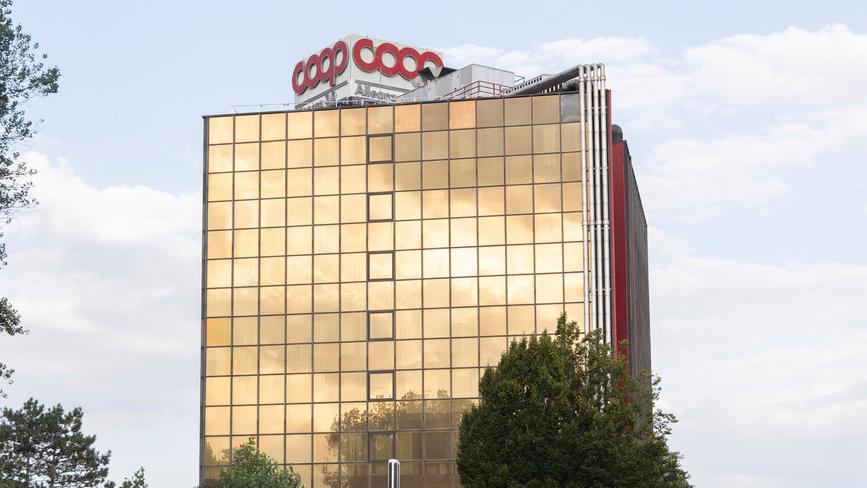 Coop via dallo storico palazzone di viale Virgilio a Modena, ma i sindacati sono molto critici