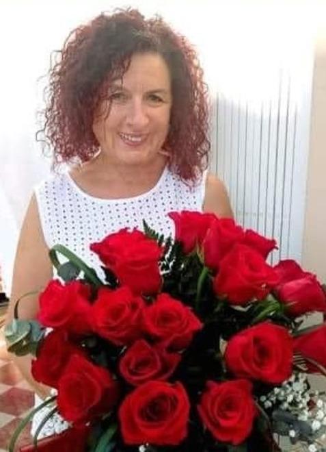 Comacchio, l’ultimo saluto a Marzia Luciani: nei suoi fiori centinaia di ricordi