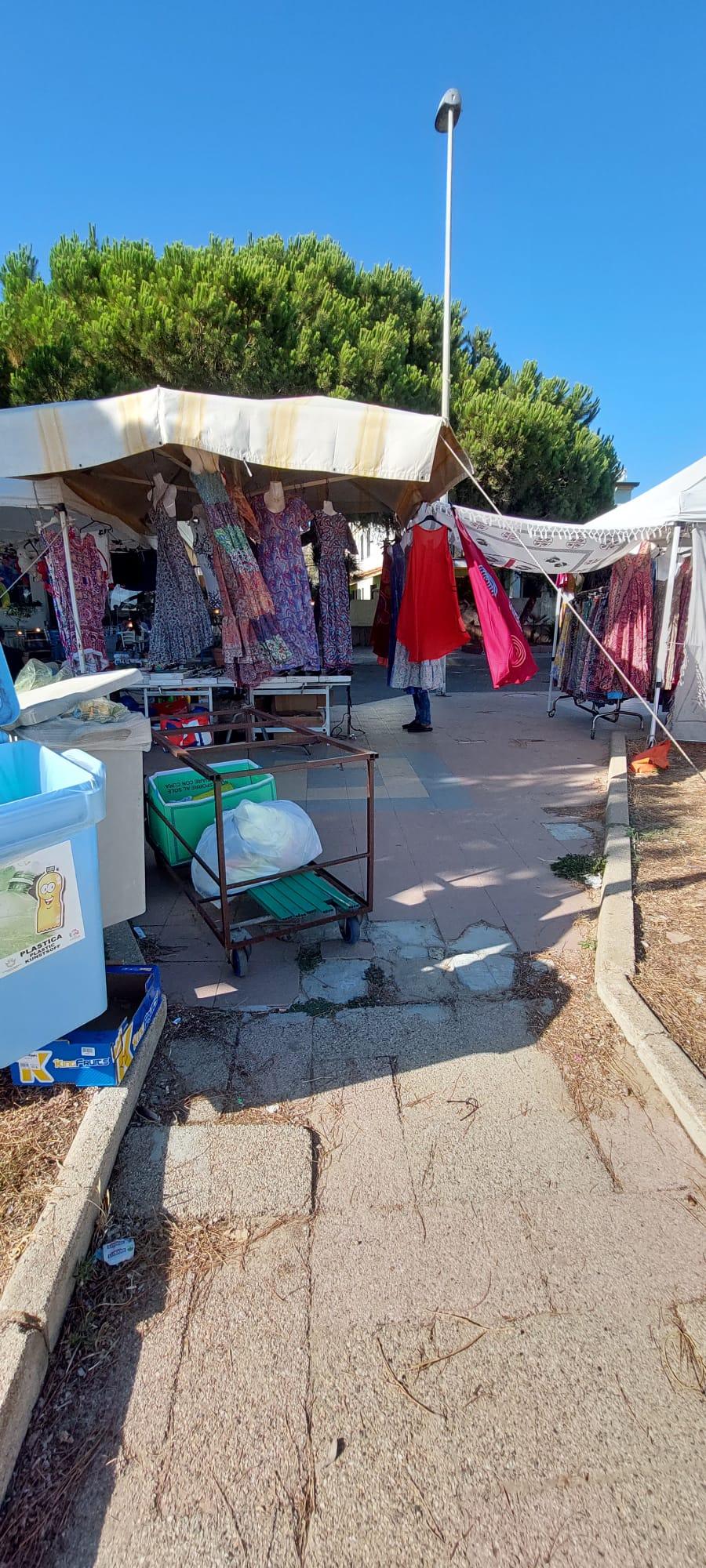 Torregrande, blitz della polizia locale: gli ambulanti sono spariti