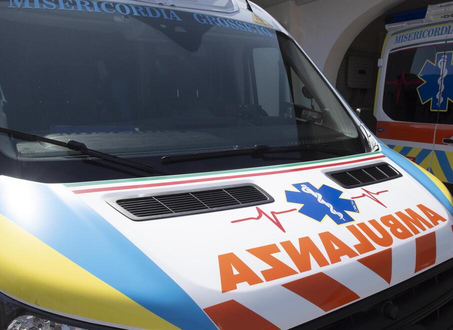 Ambulanze a Modena, autisti a partita Iva con turni doppi e senza riposi