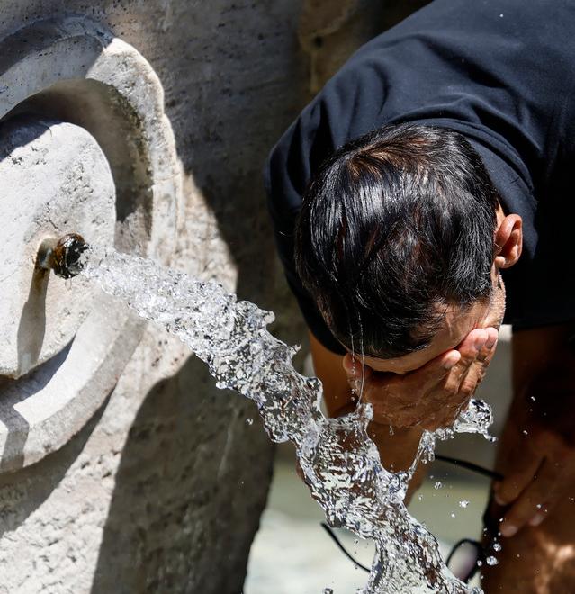 Afa record nell'isola, i sindaci: «Il caldo si sopporta, la vera emergenza sono siccità e incendi» 