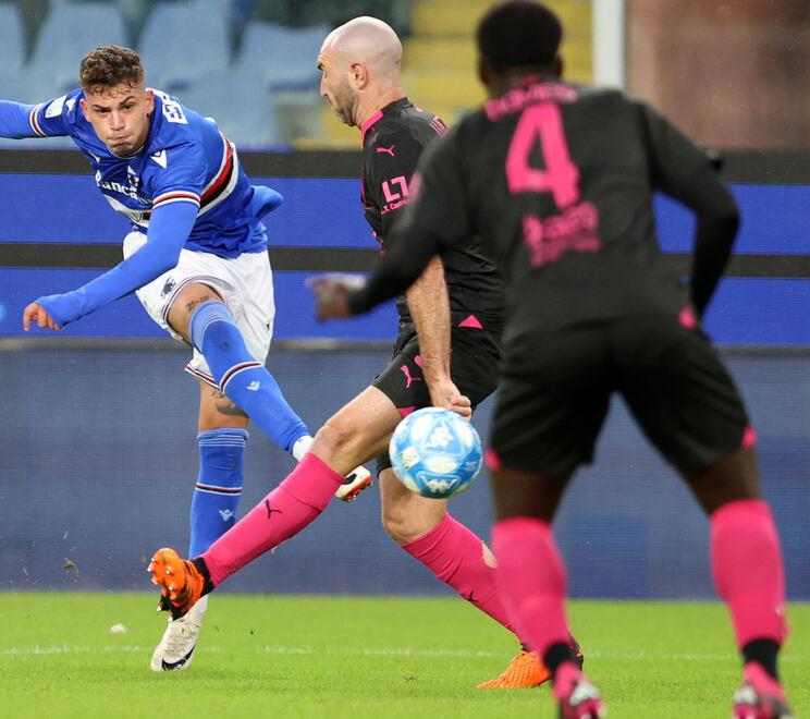 Sebastiano Esposito con la maglia della Sampdoria. L’attaccante dovrebbe arrivare a metà settimana