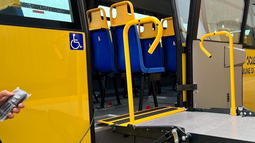 Lo scuolabus effettuava il giro delle frazione del Comune di Collesalvetti servendo una quarantina di studenti