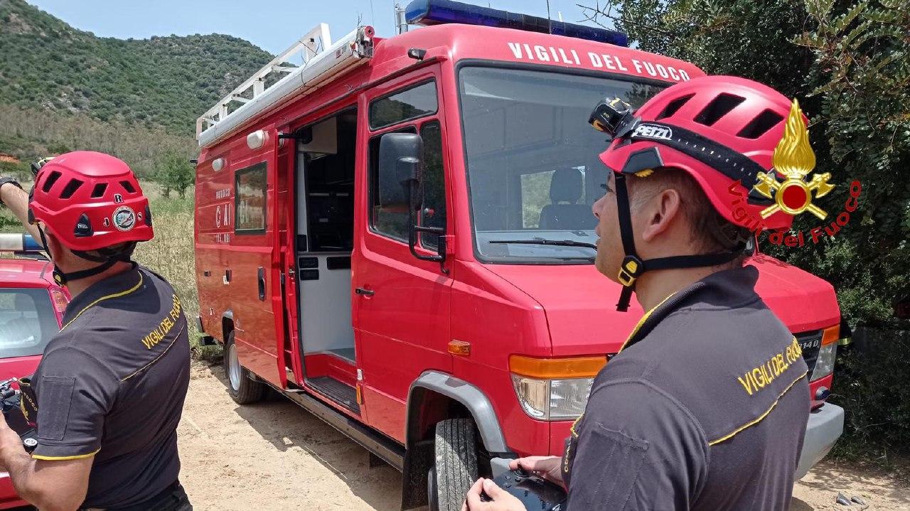 Vigili del fuoco durante la ricerca di persone scomparse (archivio)
