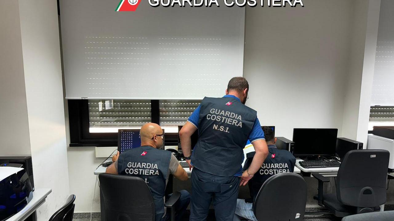 Carloforte, soldi e favori in cambio del rilascio di patenti nautiche: arresti e sequestro dei titoli fasulli
