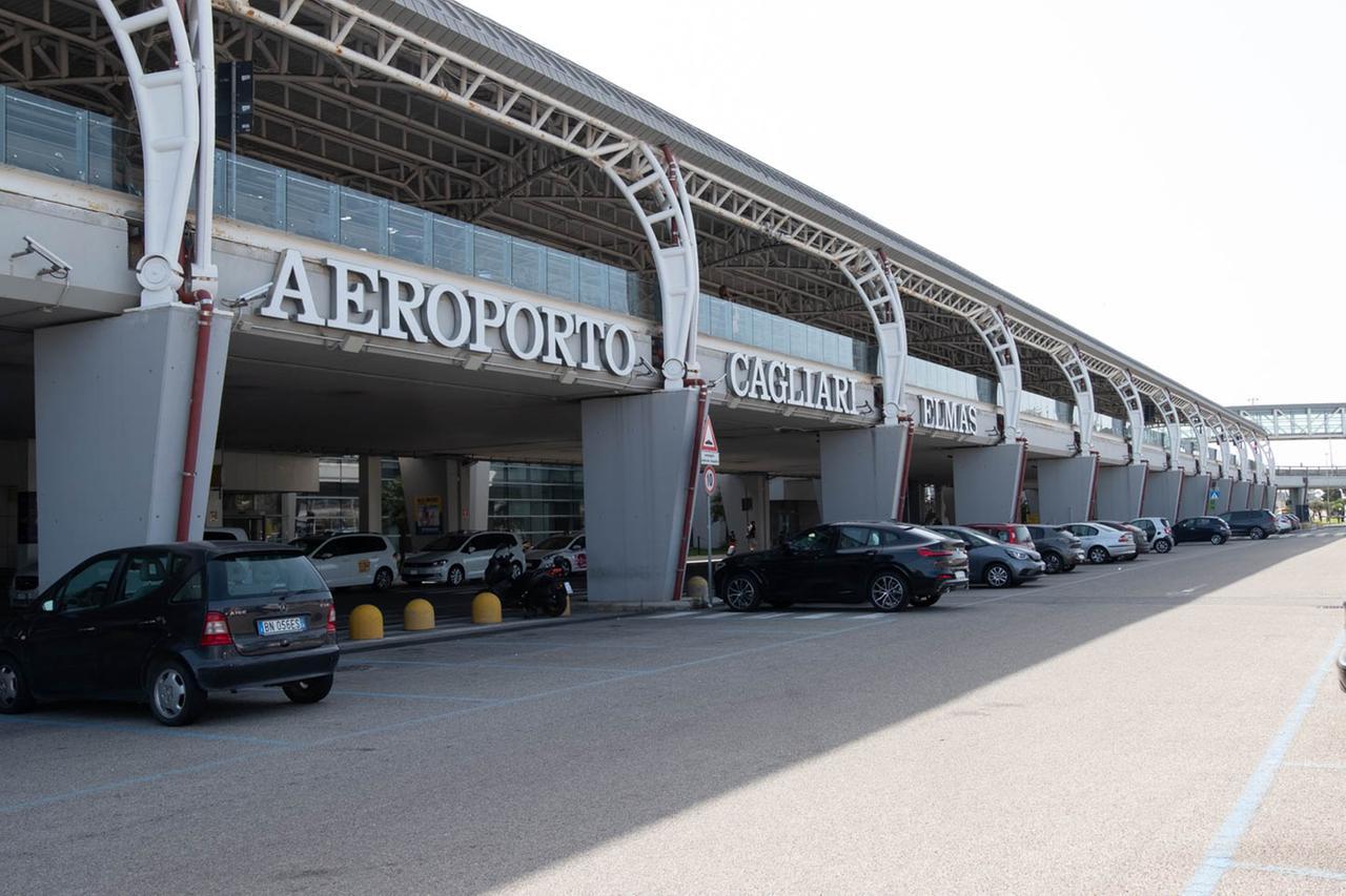 «L’aeroporto di Cagliari sia intitolato a Gigi Riva»: la proposta della sindaca di Elmas Maria Laura Orrù