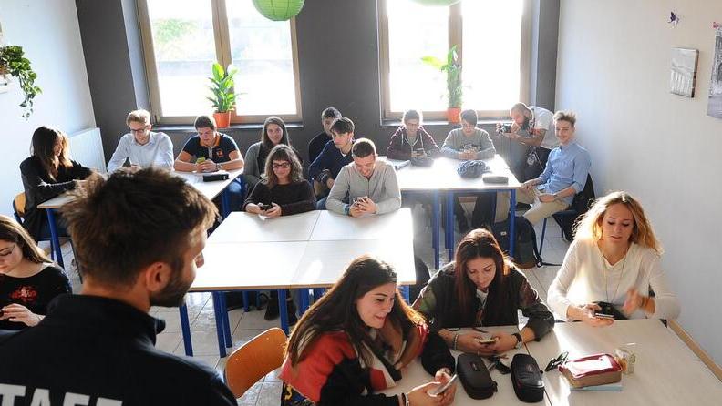 L'assessora Ilaria Portas: «Niente smartphone in classe, ma la decisione va spiegata»