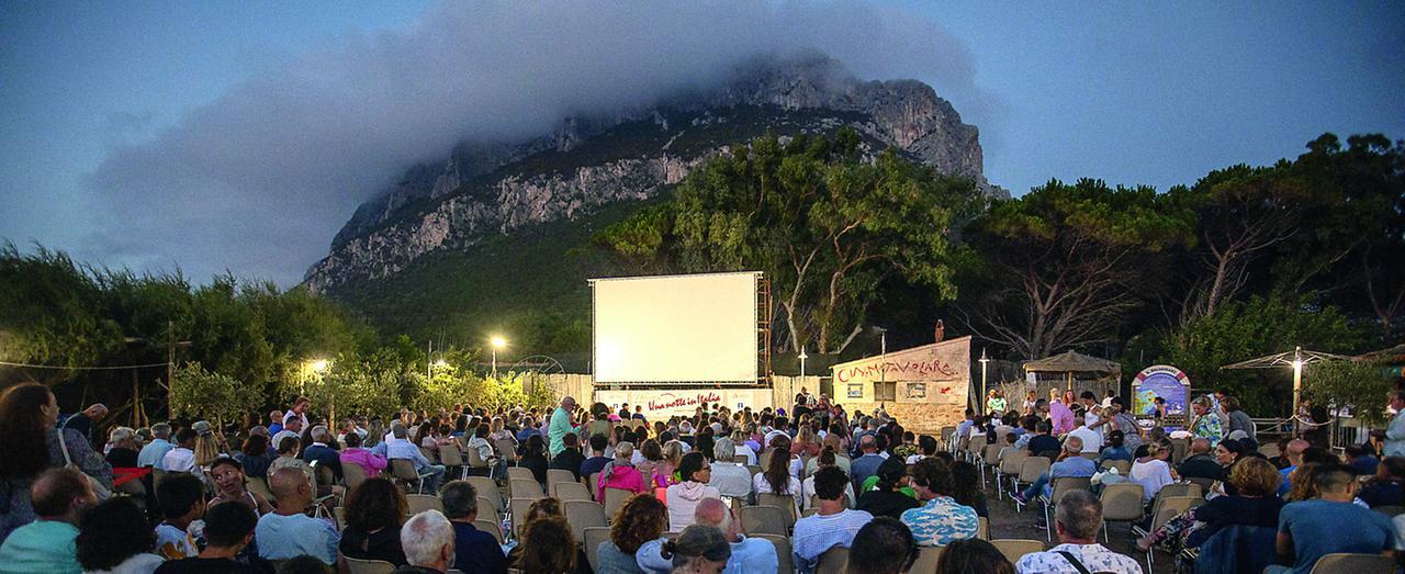 Neri Marcorè condurrà il Festival di Tavolara, sullo schermo anche il suo “Zamora”