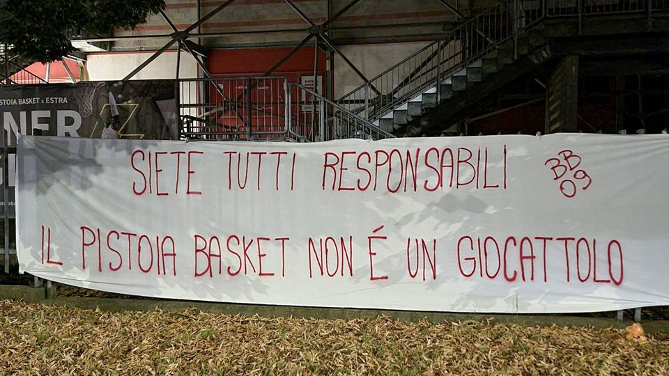 Pistoia, rabbia e indignazione: Ron Rowan nel mirino dei tifosi della Baraonda