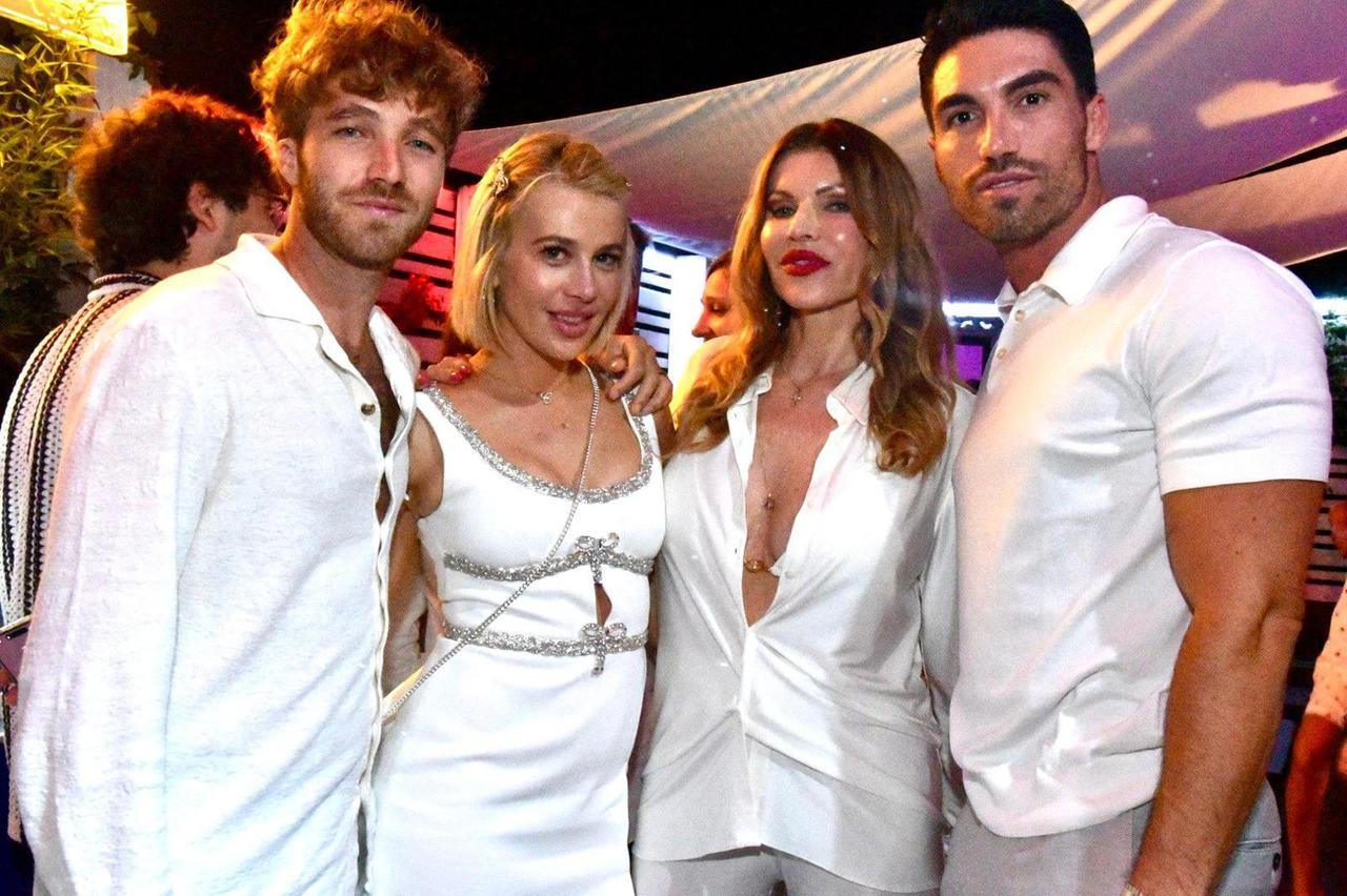 
	Paolo Ciavarro e Clizia Incorvaia con Rita Rusic e il fidanzato Cristiano Di Luzio (foto Fabrizio Nizza)

