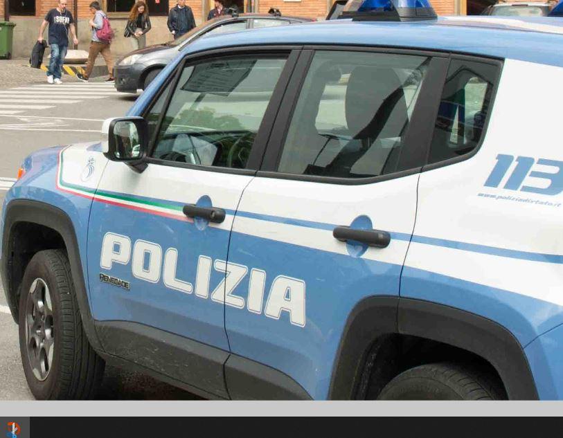 Ferrara, minaccia gli agenti con una siringa insanguinata
