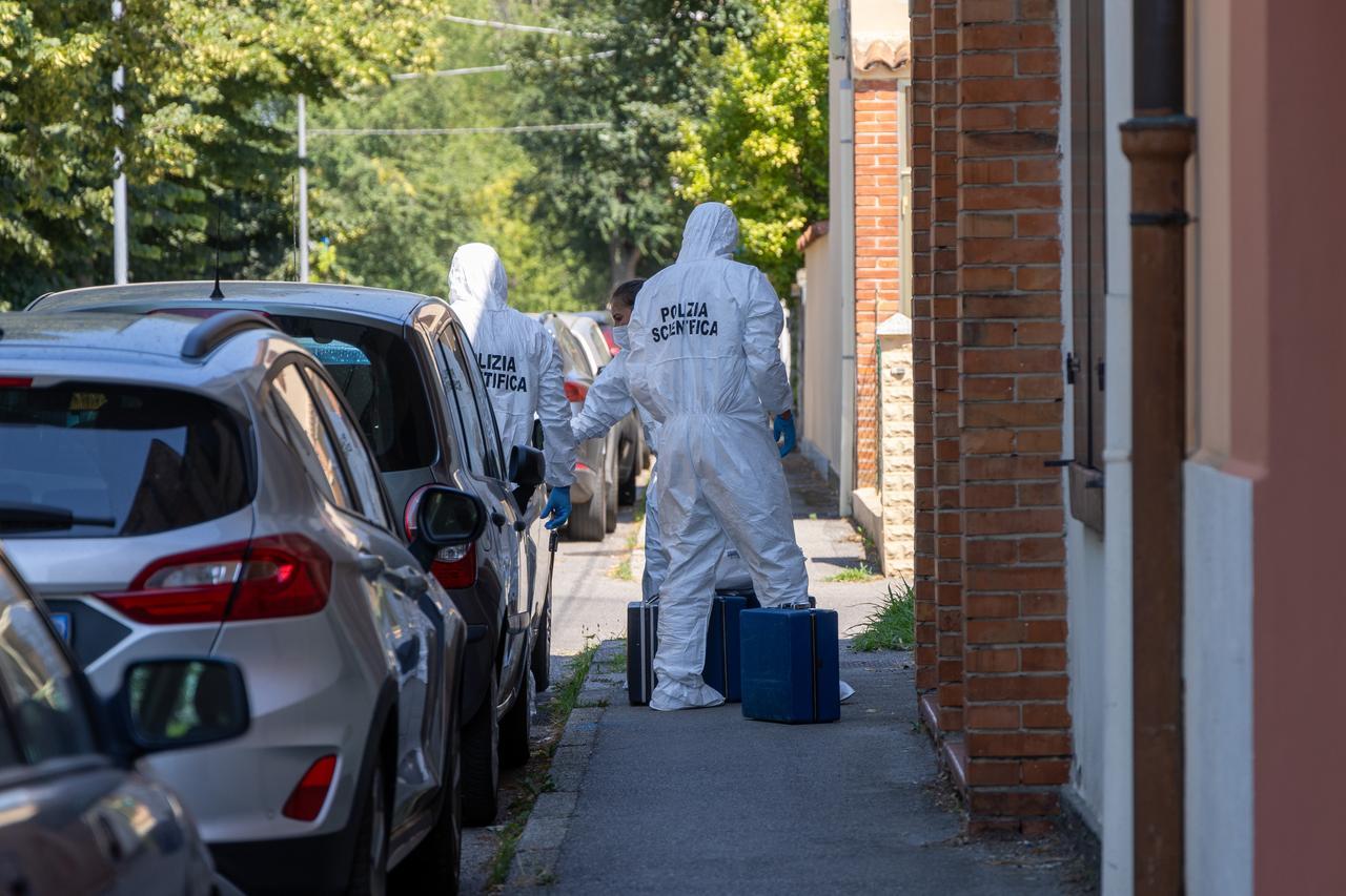 Ferrara, trovato un cadavere in casa