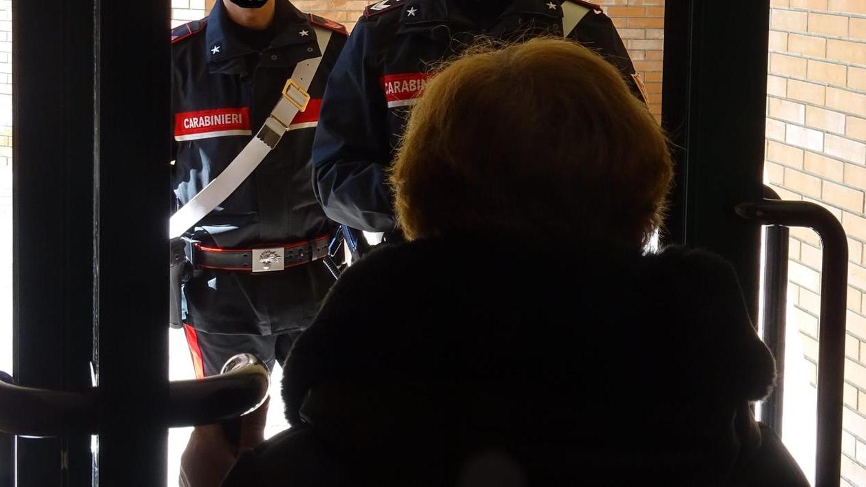 «Suo figlio è stato fermato, servono soldi»: falso carabiniere truffa una 95enne di Cagliari