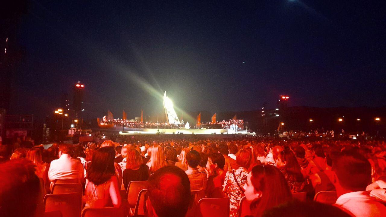 Il pubblico al Teatro del Silenzio