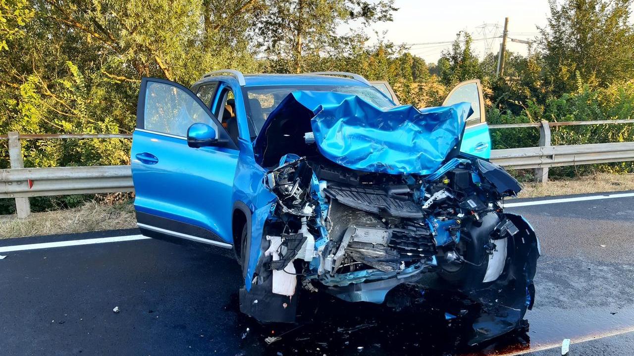 Scontro tra auto e furgone, grave un anziano