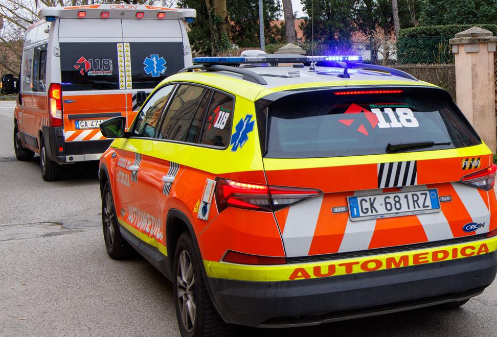 Ferrara, donna muore in ambulanza: la procura apre un’indagine