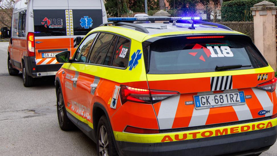 Ferrara, donna muore in ambulanza: la procura apre un’indagine