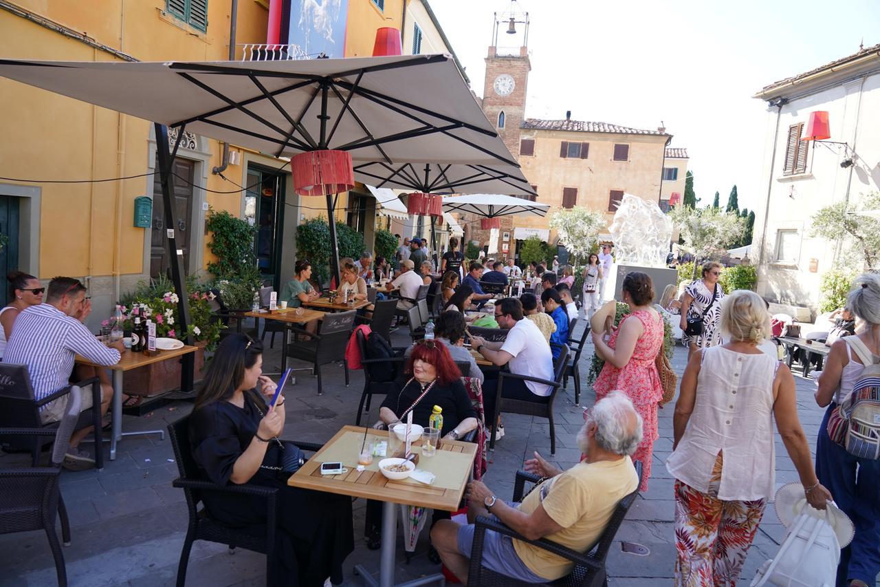 
	La piazzetta di Lajatico (foto Franco Silvi)

