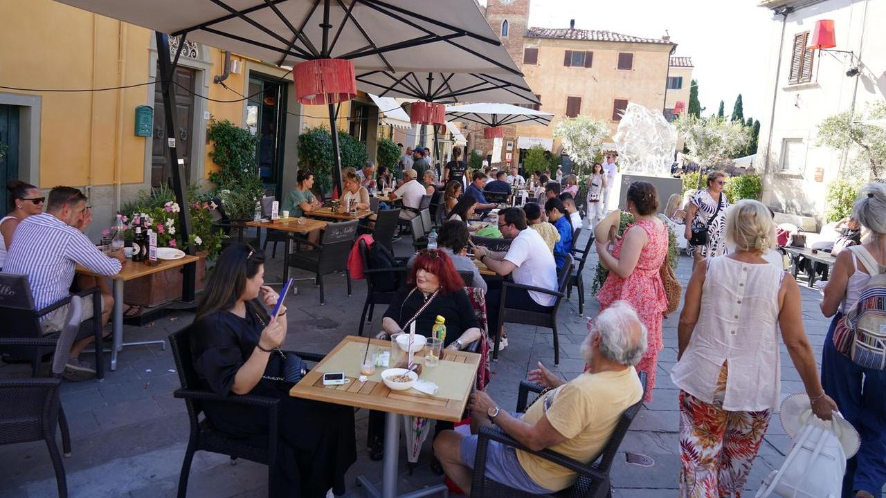 La piazzetta di Lajatico (foto Franco Silvi)