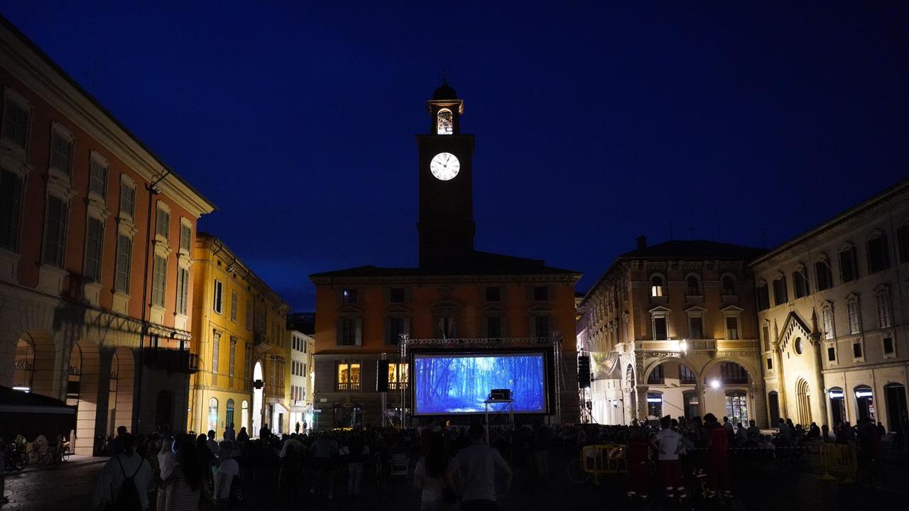 Torna in piazza Prampolini la magia del cinema sotto le stelle