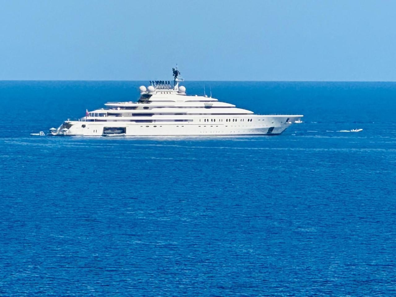 
	Lo yacht Opera (foto Gi&ograve; Di Stefano)

