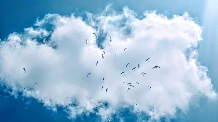 A Sestola il campionato Open di parapendio: 130 piloti si sfidano in aria