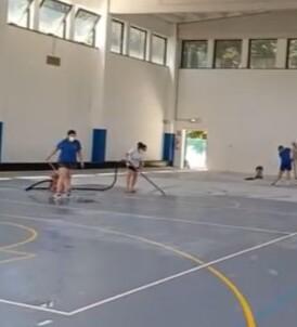 Vandali alla palestra Don Milani di Formigine: imbrattato tutto con l’estintore