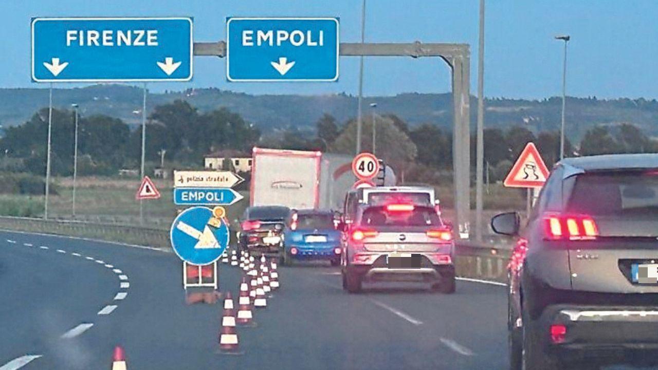
	Auto in coda


