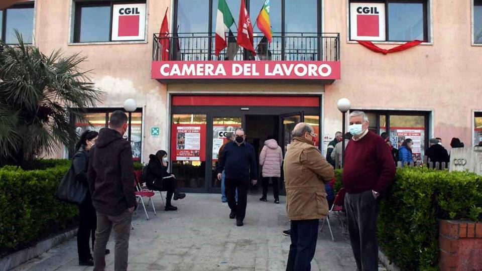 L'esterno della Camera del Lavoro (foto di archivio)
