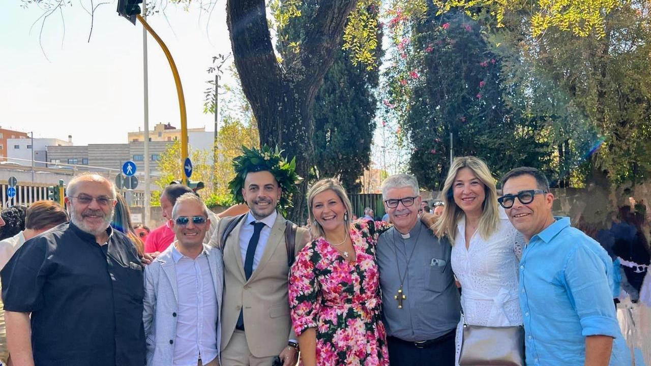 Il parroco di Padru don Michele Vincis si laurea con 110 e lode