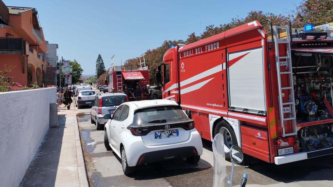 Olbia, fiamme nella veranda di un ex ristorante