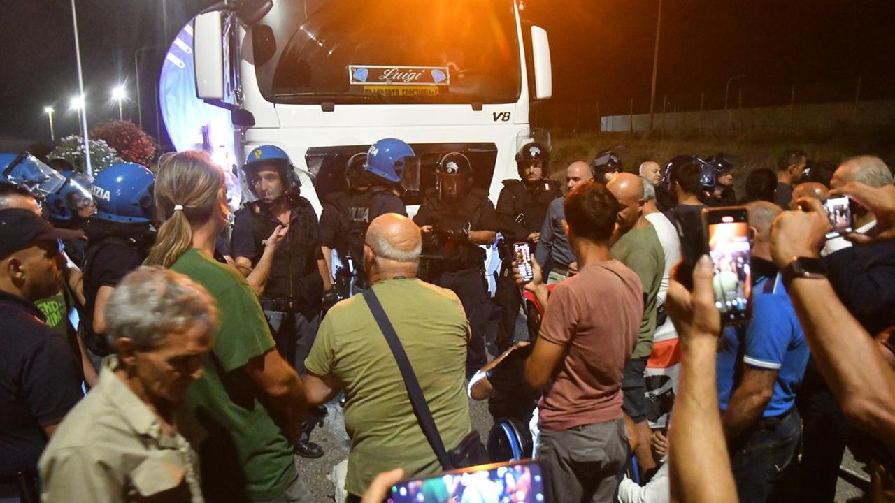 Pale eoliche, proteste al porto di Oristano: 16 denunce con sequestri di mazze e picconi
