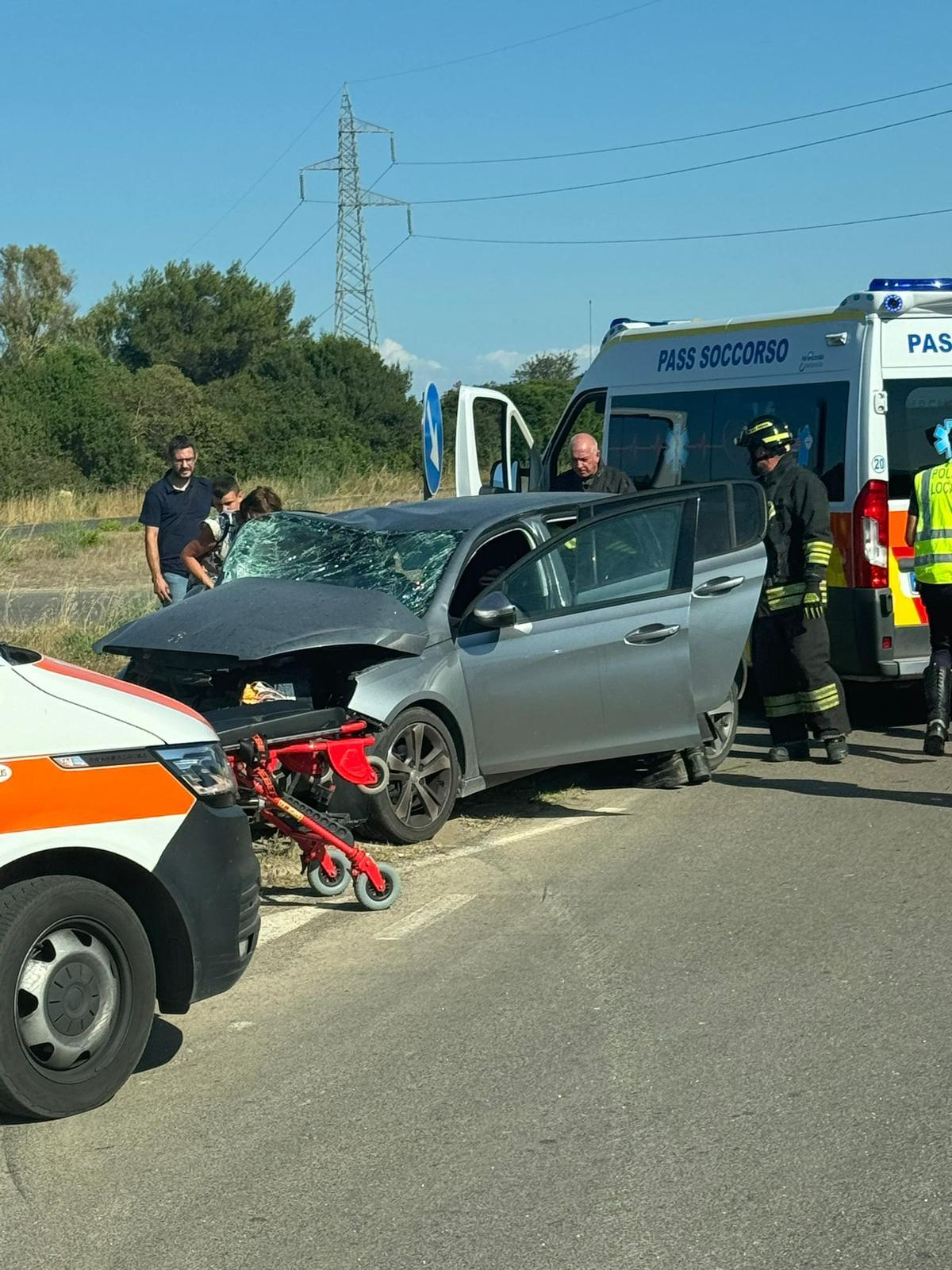 Scontro fra auto e pullman al bivio di Bancali: in ospedale anche un bimbo di 8 mesi