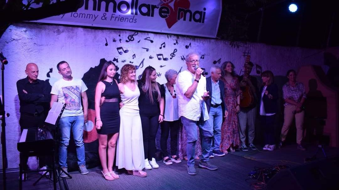 Tommy Rossi durante una serata all'Archivio Cervo