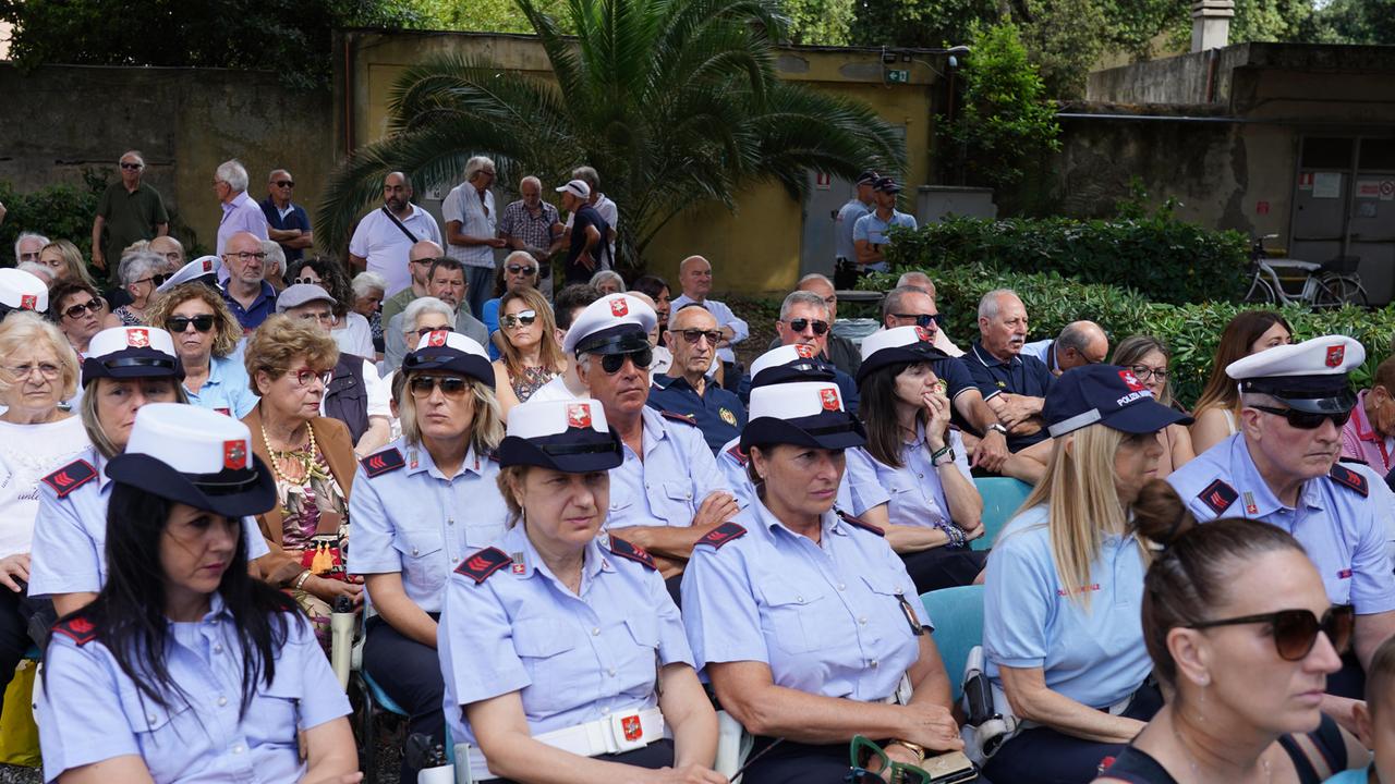 In primo piano agenti della polizia municipale durante l'ultima festa del corpo (foto Franco Silvi)