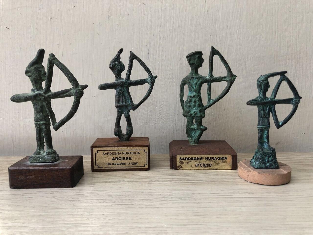 Bronzetti nuragici taroccati