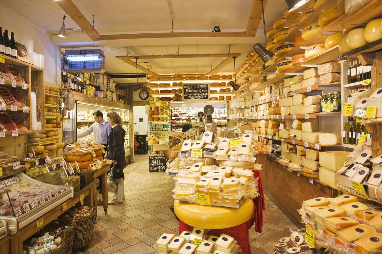 Pecorino romano, carasau, gnocchi e salsiccia: su internet un mondo di imitazioni delle bontà dell’isola