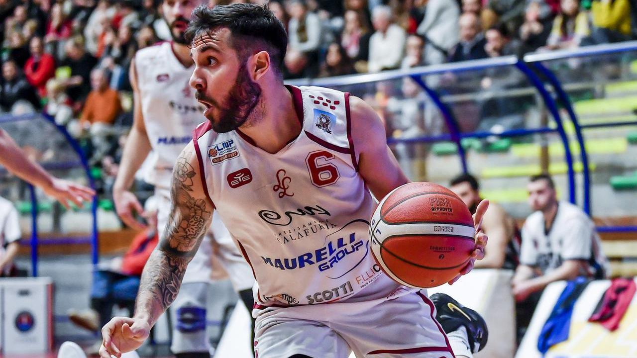 Francesco Forti con la maglia della Libertas Livorno (foto Masini / Silvi)