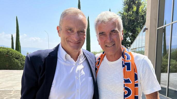 A sinistra Sergio Iorio presidente arancione con il nuovo mister Domenico Giacomarro (foto Nucci)