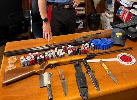 Minaccia il vicino con un fucile. Scoppia il caso: è consigliere della Municipalità di Ligonchio