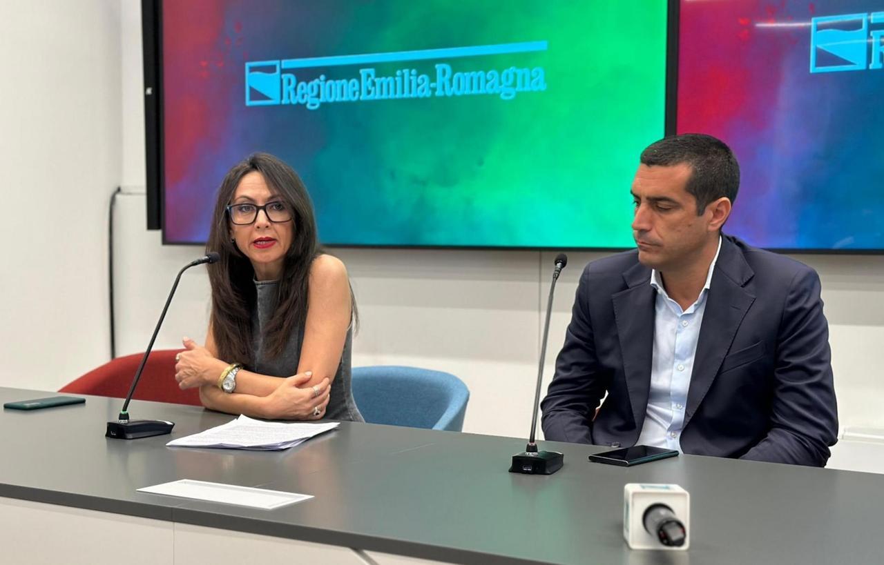 Regione Emilia Romagna, al voto il 17 e 18 novembre. Polemica di Fratelli d'Italia: da Priolo e de Pascale uno spot elettorale